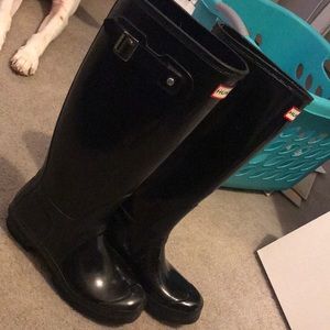 SHINY HUNTER BOOTS IN AMAZING CONDITION